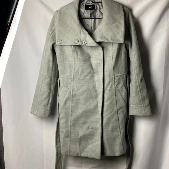 -H & M WOMENS SIZE 6 BELTED COAT GRAY SNAP BUTTONS LINED POCKETS POLY ELASTANE - Picture 2 of 12